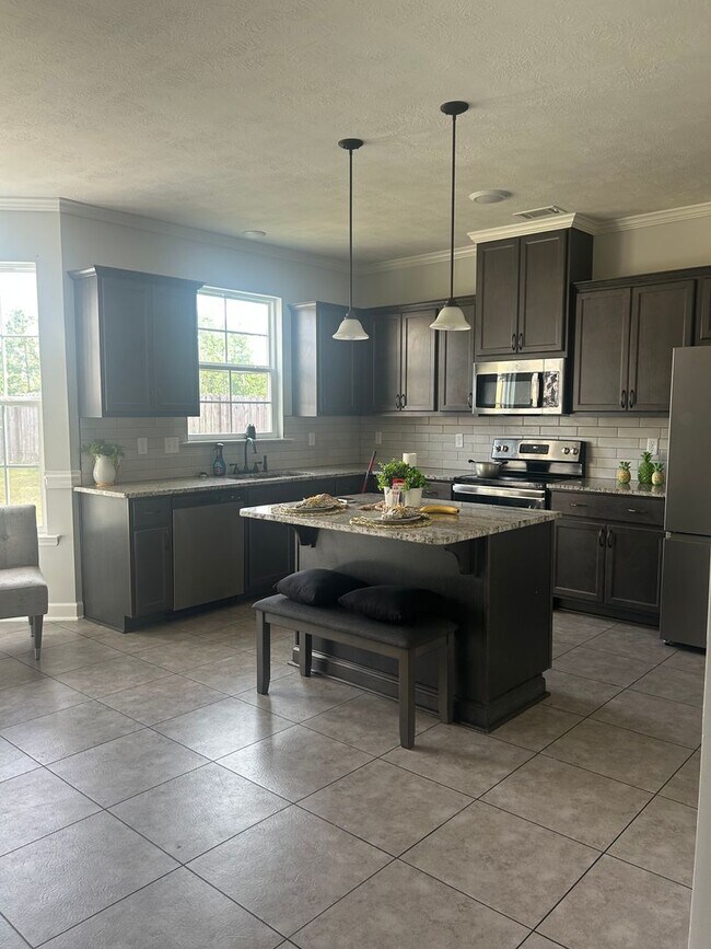 Building Photo - Beautiful Beazley designed Home