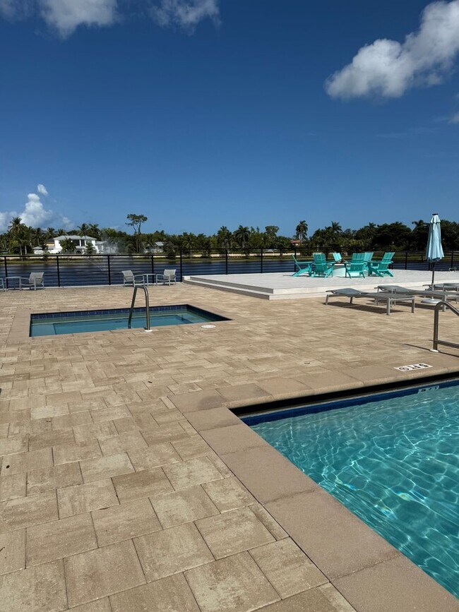 Building Photo - *** Bayshore 3 bed 2 bath *** Resort-Style Amenities and Pet friendly ***