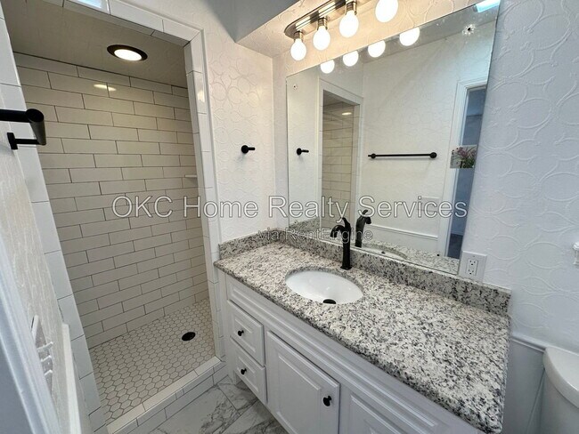 Building Photo - 1428 SW 72nd St