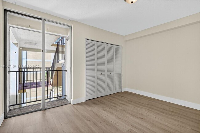 Building Photo - 9210 Fontainebleau Blvd