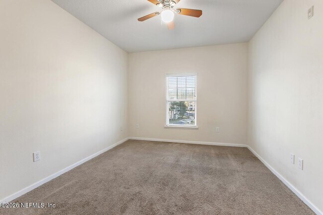 Building Photo - 8201 Green Parrot Rd