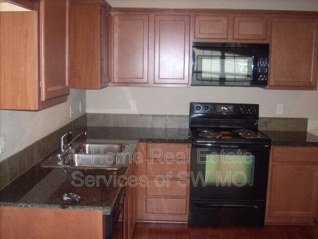 Building Photo - 616 S Rilynn