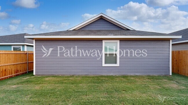 Building Photo - 1352 Plum Rd