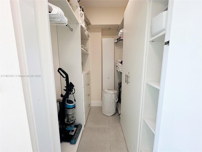 Building Photo - 335 S Biscayne Blvd