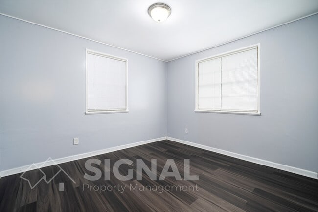 Building Photo - 1421 Rayfield Dr