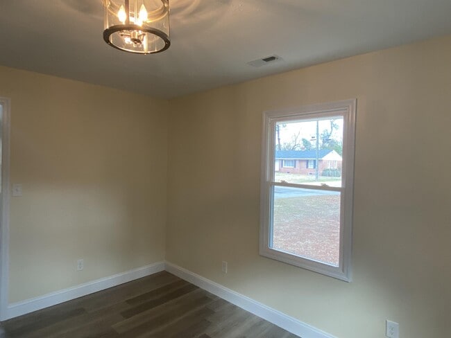 Building Photo - 4935 Walnut Dr
