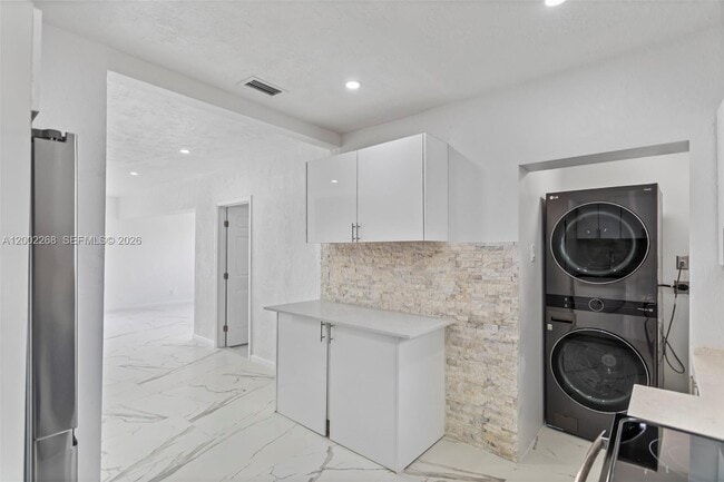 Building Photo - 988 NW 10th St