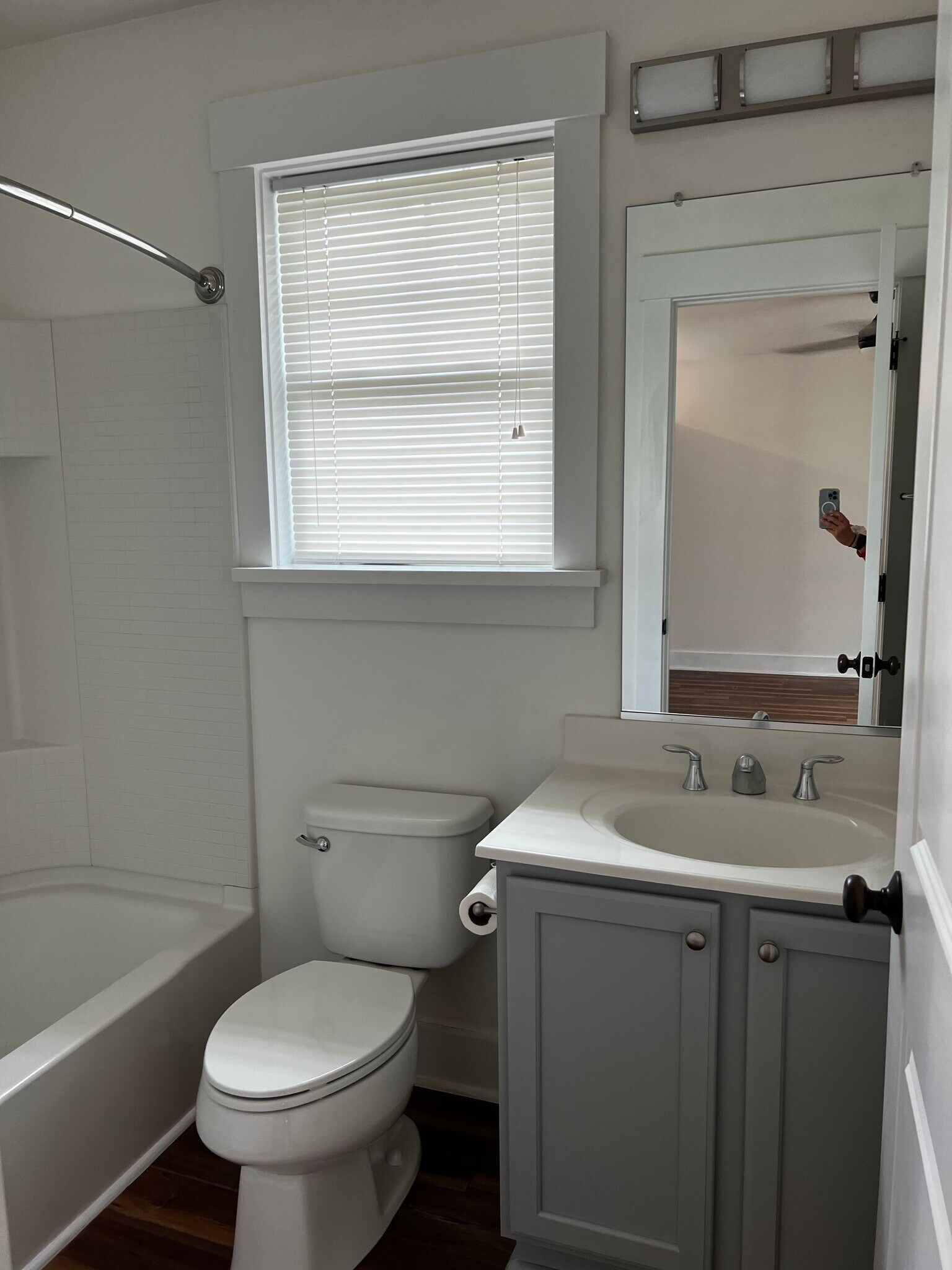 Building Photo - 116 Daisy Ln