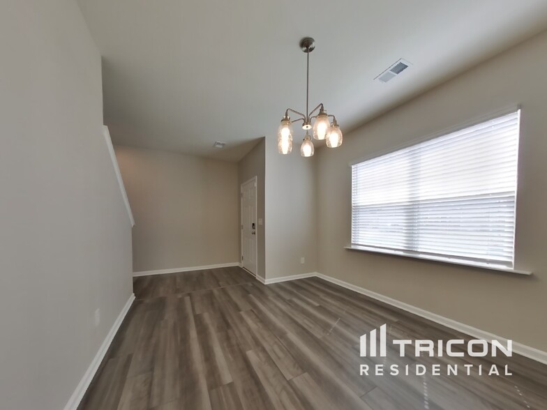 Building Photo - 129 Verona Dr NW