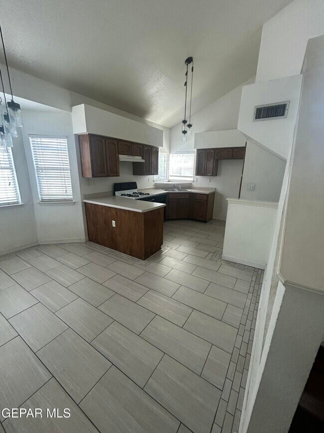 Building Photo - 7464 Plaza Taurina Dr