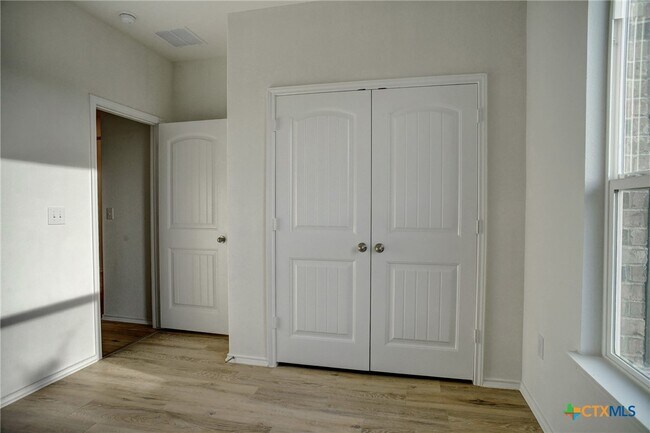Primary Photo - 615 Dogwood St