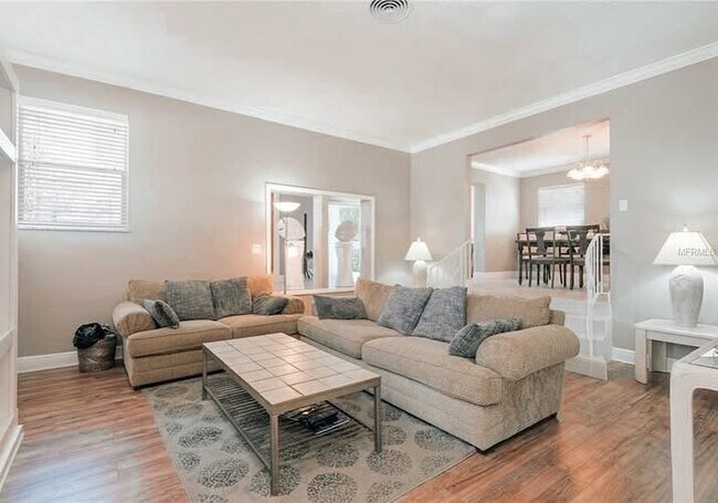 Building Photo - 2173 W Vina Del Mar Blvd