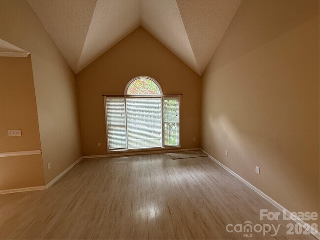 Building Photo - 9423 Fairmead Dr