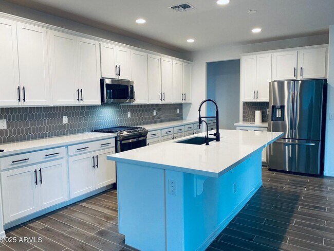 Building Photo - 9025 W Denton Ln