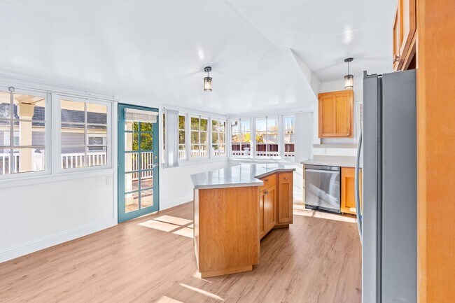 Building Photo - Downtown Napa 2 bdrm 1.5 Bath Home Availab...