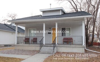 Building Photo - 711 S 4th Ave