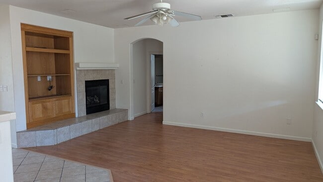 Building Photo - Must See! Cul de Sac Spacious 4 Bedroom
