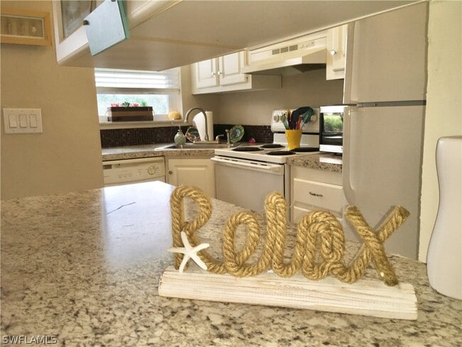 Building Photo - 3903 Del Prado Blvd S