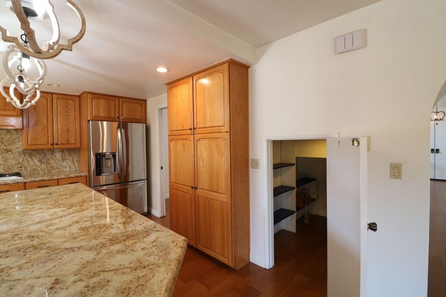 Building Photo - Beautiful home for Lease in Newbury Park!