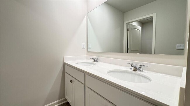 Building Photo - 61 Biltmore Pl