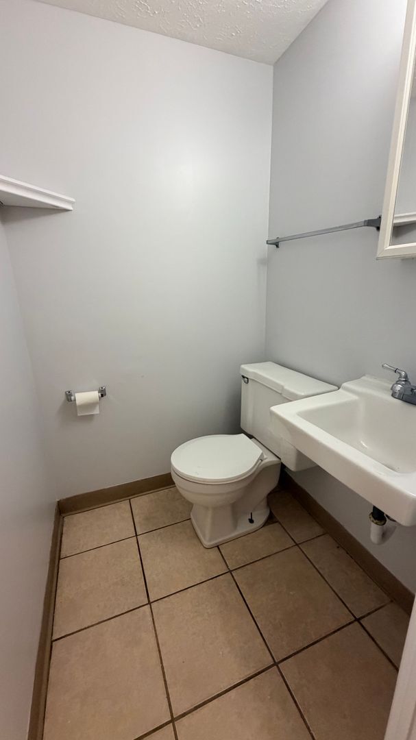 Building Photo - 13856 Oakbrook Dr