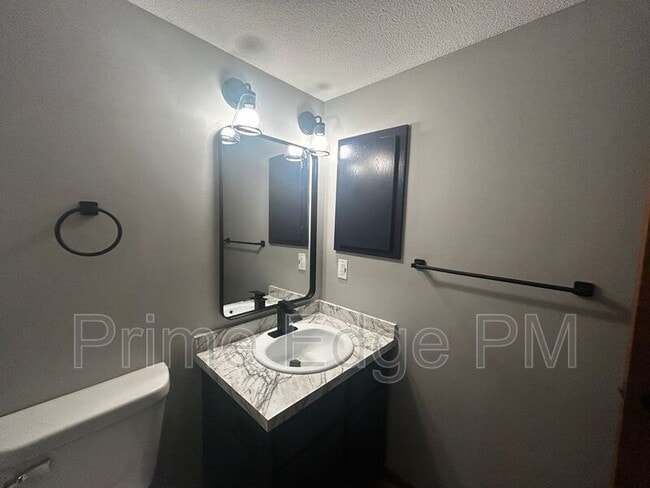 Building Photo - 1741 Ridgehaven Ct