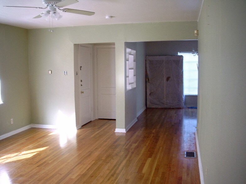 Building Photo - 2118 Wilson