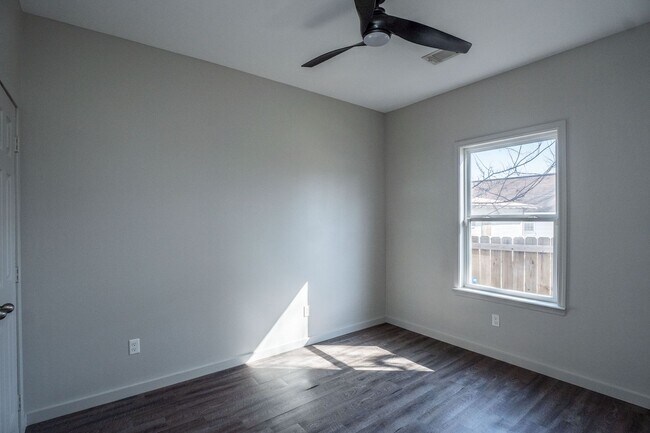 Building Photo - 4009 W. 17 ST