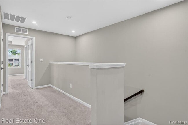 Building Photo - Modern 3-Bedroom Condo in Lake Orion Near I-75