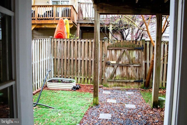 Building Photo - 2095 Pawlet Dr