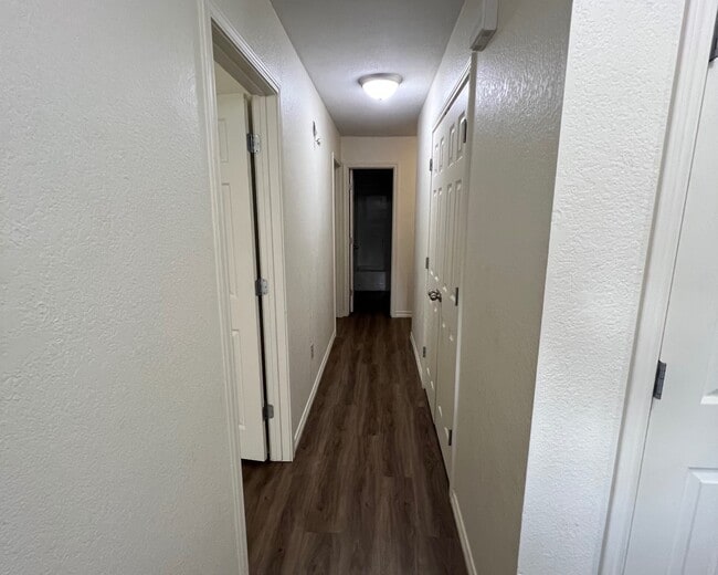 Building Photo - 1102 Dierks St