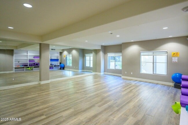 Building Photo - 5450 E Deer Valley Dr