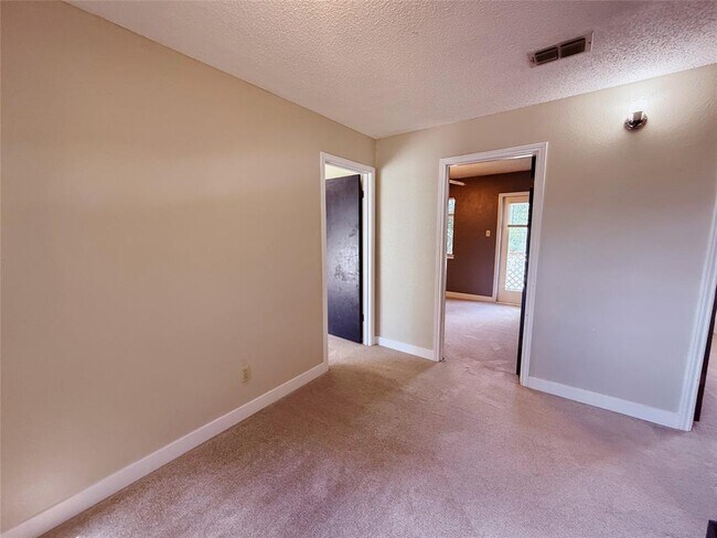Building Photo - 1711 Ryon Ln