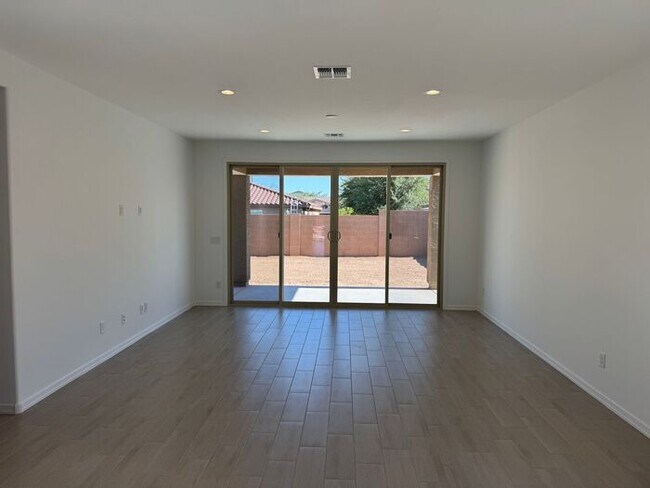 Building Photo - NEW 5 Bedroom 3 bathroom home in Surprise!