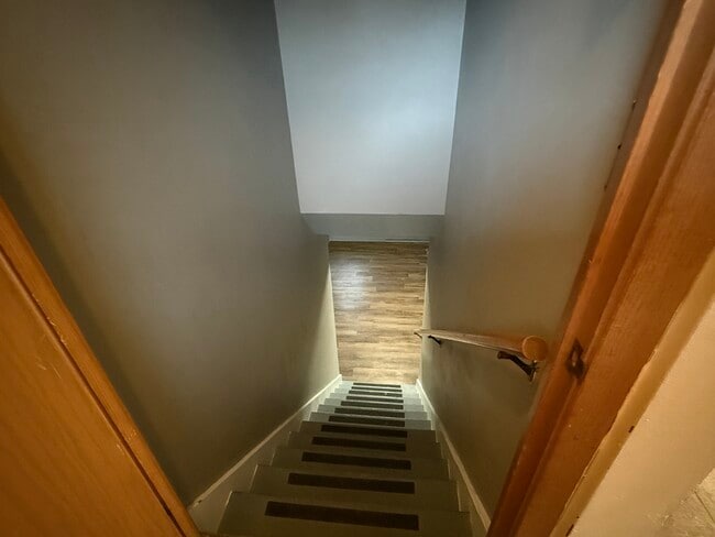 Building Photo - 2505 Zinran Ave S