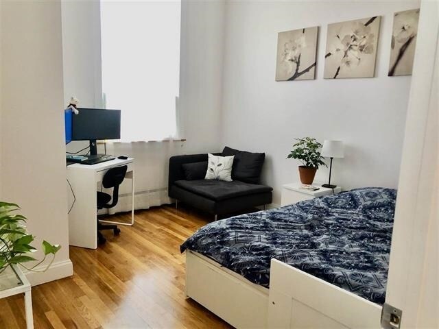 Building Photo - 319 Barrow St