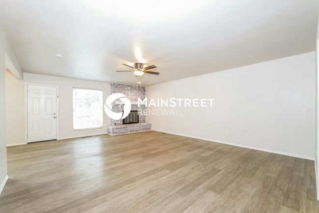 Building Photo - 4 Bedroom Pet-Friendly Home in EDMOND, OK with Main Street Renewal