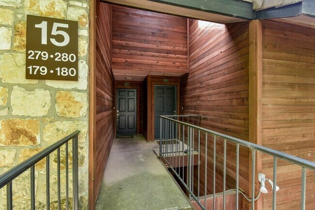 Building Photo - 4711 Spicewood Springs Rd