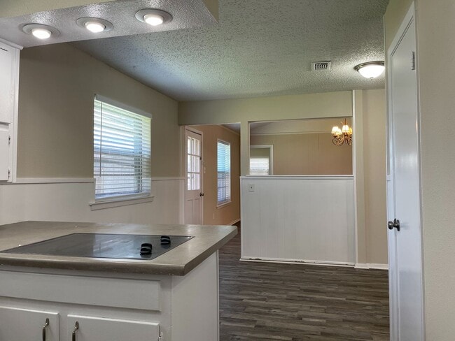 Building Photo - 4/2/2 North Richland HIlls