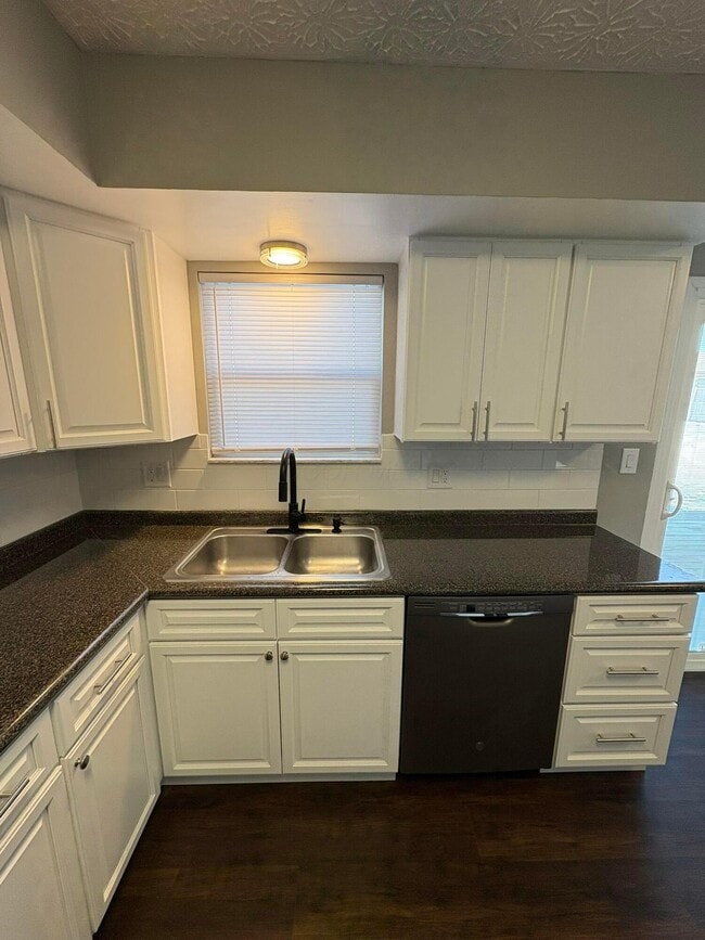 Building Photo - 2232 Pinion Pl