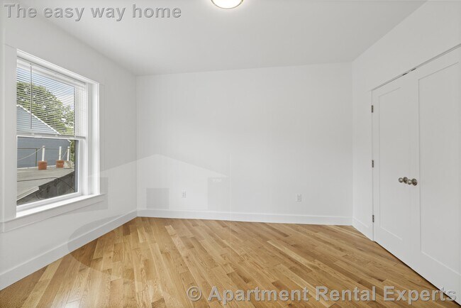 Building Photo - 406 Columbia St