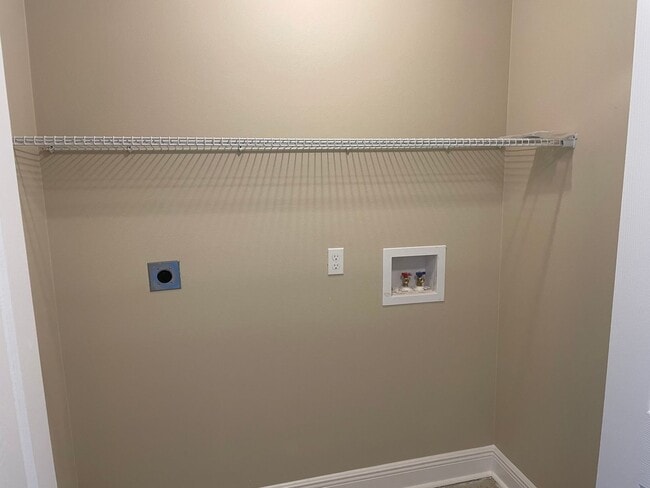 Building Photo - Renovated 3BR/2.5BA Townhome — Garage + Backyard — Great Schools — $1,700/mo
