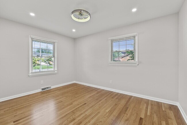 Building Photo - 521 Bryanwood Pkwy