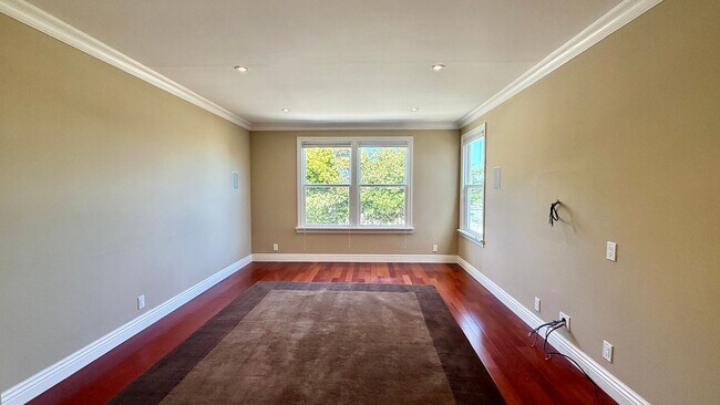 Building Photo - Updated 4BR/2BA Single Family Home in Cove...