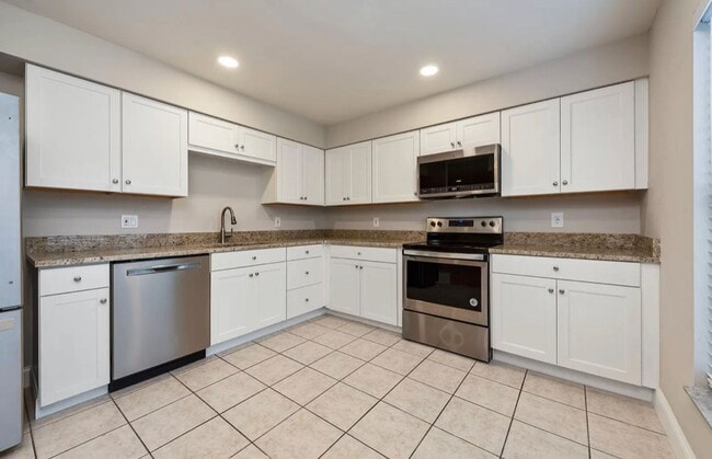 Building Photo - 5485 Decatur St