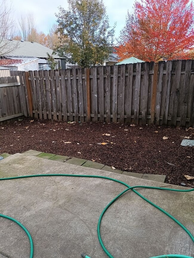 Building Photo - Recently Remodeled House is Now Avialable!