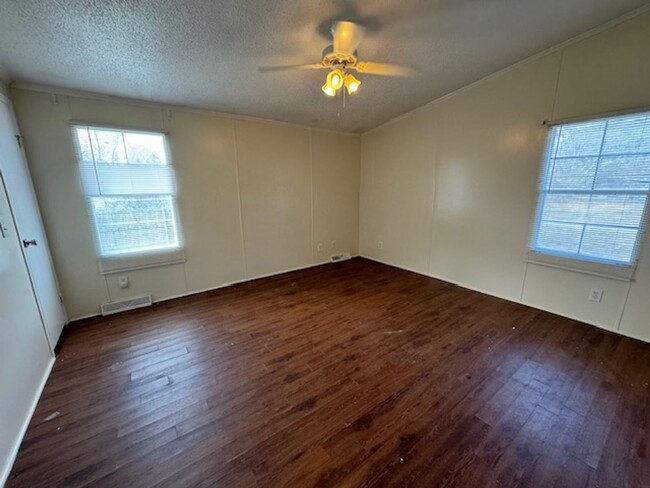 Building Photo - Gordon Rd Area - Doublewide 2000+ sq. ft.