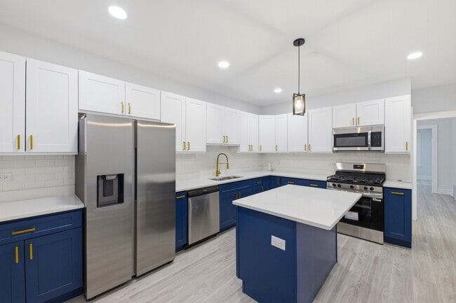 Building Photo - 142 W 103rd Pl