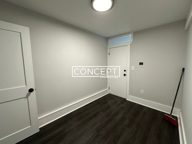 Building Photo - 118 Marginal St