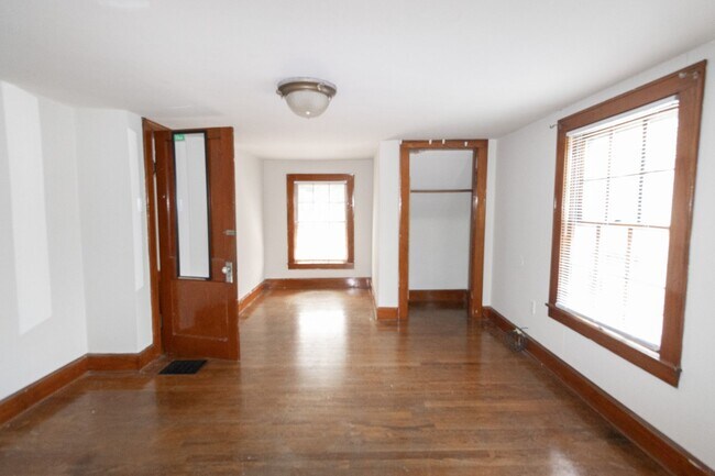 Building Photo - Charming 3 bed | 2 bath home in the heart ...